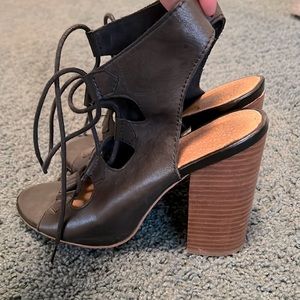 Black heel sandals